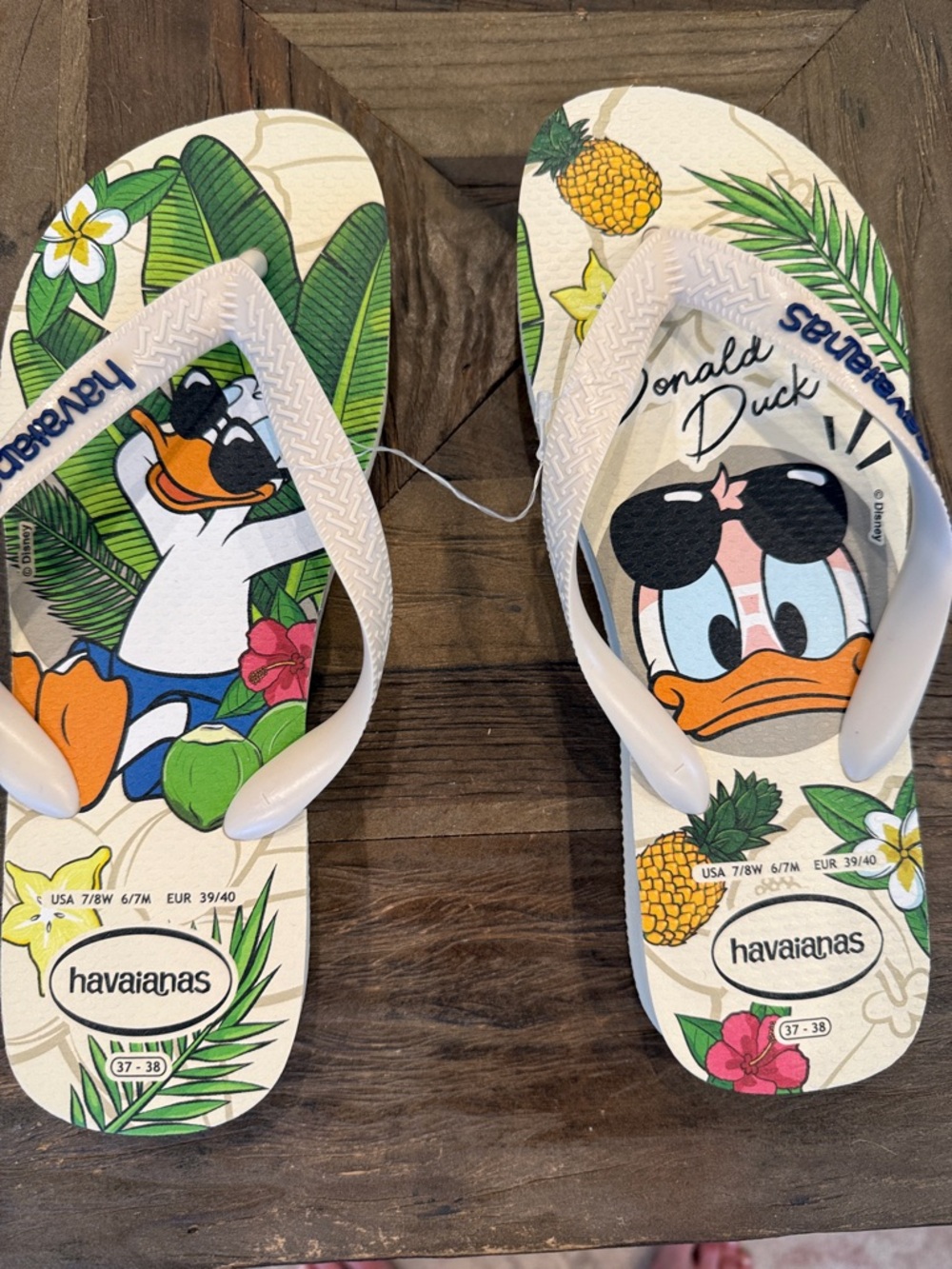 Havaianas Donald Duck Tropical Print Flip Flops - White, Green, Yellow